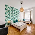 Kinizsi Center By Stn * Budapest