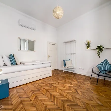 Kinizsi Center By Stn Apartament