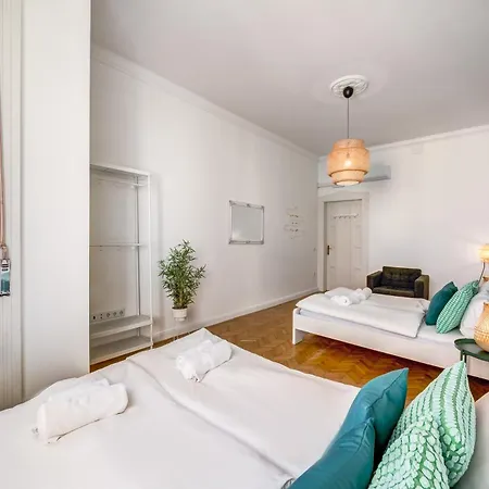 Kinizsi Center By Stn Apartment
