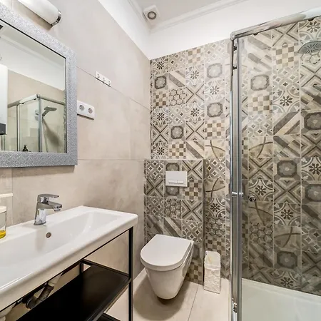 Kinizsi Center By Stn Apartment *